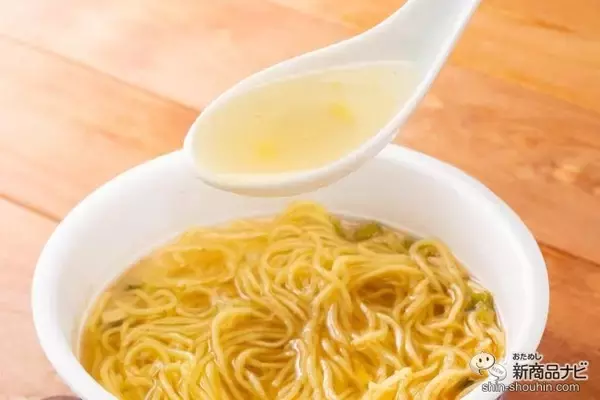 「全粒粉入り麺がさらにおいしいごちそう感にリニューアル！ 『日清麺職人 柚子しお』」の画像