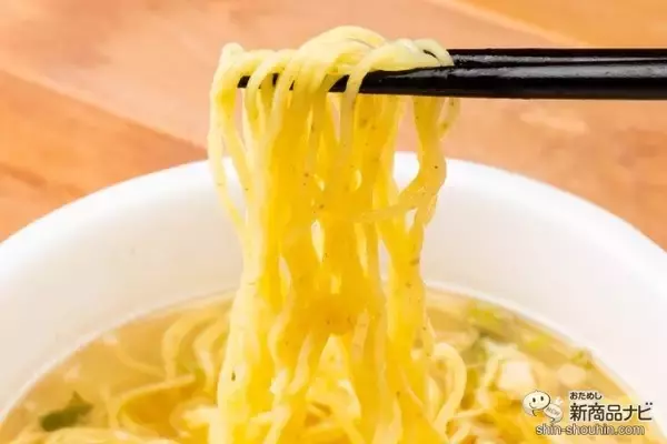 「全粒粉入り麺がさらにおいしいごちそう感にリニューアル！ 『日清麺職人 柚子しお』」の画像