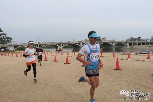 『2019 ユニセフカップ にしのみや甲子園ハーフマラソン』にロルフが初参加！ ベビーチーズ サンプリング＆贈呈式でランナーたちへエールを送る！