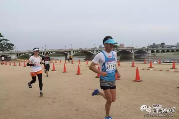 「『2019 ユニセフカップ にしのみや甲子園ハーフマラソン』にロルフが初参加！ ベビーチーズ サンプリング＆贈呈式でランナーたちへエールを送る！」の画像