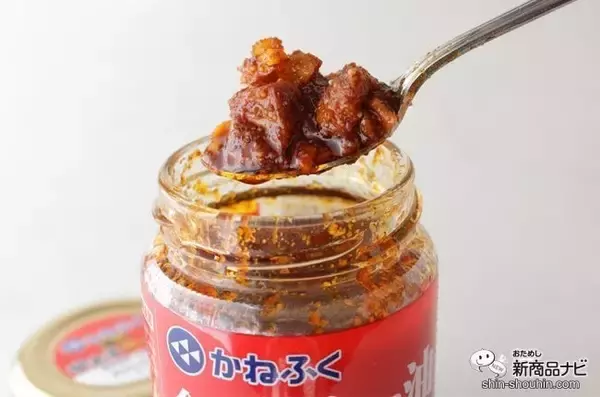 「コンビニメニュー簡単アレンジ術！ かねふく『食べるラー油 明太子』をちょい足ししてみよう」の画像