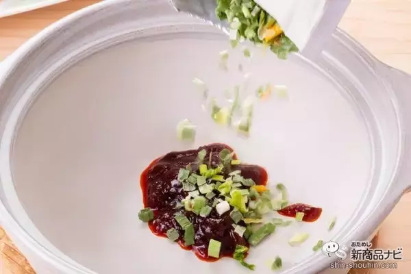 「『スンドゥブチゲ 牛肉風味／海鮮風味』は、本場韓国からスープ直輸入！ 染み渡る辛ウマさをおためし」の画像