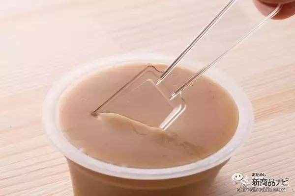 「大阪土産の呼吸チョコがムースになって新登場！『呼吸チョコ贅沢ムース＜ミルクチョコ味／プラリネ味＞』のなめらかな味わいにとろけちゃう！」の画像