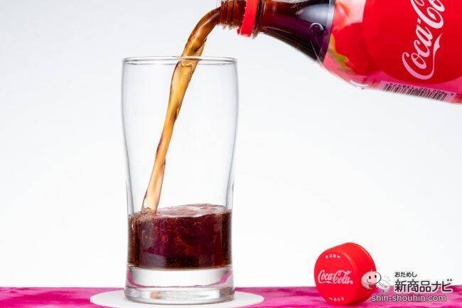 【飲んでみた】世界初フレーバー『コカ･コーラ ストロベリー』、旬のイチゴとコーラの相性は？