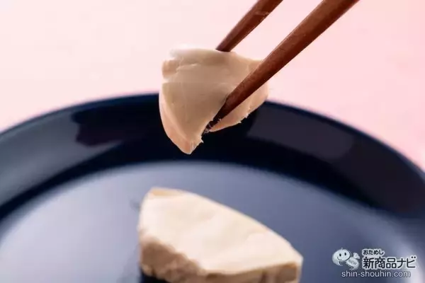 「『クラフト もちもちきなこ6P -黒みつ仕立て-』クリームチーズ＋もち粉で生み出す不思議食感を体験!【もちもちチーズデザート】」の画像