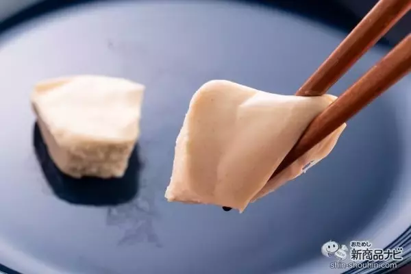 「『クラフト もちもちきなこ6P -黒みつ仕立て-』クリームチーズ＋もち粉で生み出す不思議食感を体験!【もちもちチーズデザート】」の画像