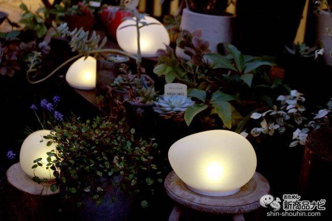暗くなると自動で点灯！ 空間に優しく溶け込むおしゃれ照明器具『LED ソーラーストーン』の魅力に迫ってみた