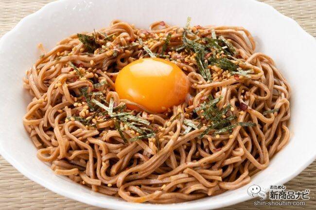 汁がなくても旨いか、食べた！ 『日清の汁なしどん兵衛 ラー油香るラーそば』は、温でも冷でも食べられるカップ麺！