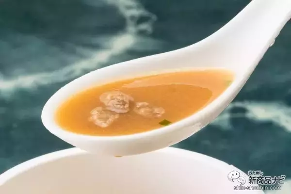 「【コロナ太り】ダイエット中でも食べられる糖質半減カップ麺『RIZAP 醤油豚骨ラーメン』！」の画像