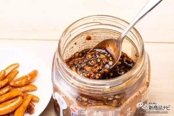 「話題の柿の種のオイル漬けから『柿の種のオイル漬け だし醤油仕立て』が新登場！ 目にも驚くその味は？」の画像