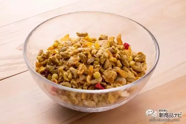 「夏は朝食でビタミンチャージ！ しかも糖質オフ！ 『1日分のマルチビタミングラノラ 糖質オフ』が期間限定で新発売！」の画像