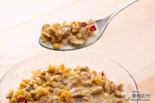 「夏は朝食でビタミンチャージ！ しかも糖質オフ！ 『1日分のマルチビタミングラノラ 糖質オフ』が期間限定で新発売！」の画像