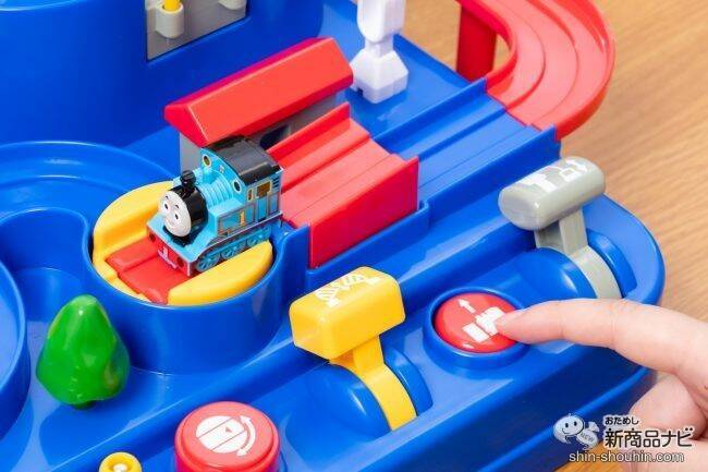 おうち遊びが充実！ 『きかんしゃトーマス　レッツゴー大冒険！』は指先から脳を鍛える知育玩具！