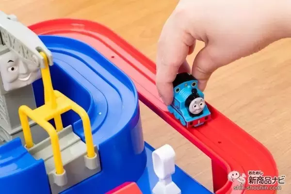 「おうち遊びが充実！ 『きかんしゃトーマス　レッツゴー大冒険！』は指先から脳を鍛える知育玩具！」の画像