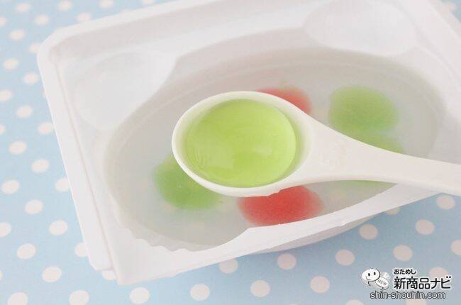 限定フレーバーが新登場！ 実験みたいなふしぎな体験ができる知育菓子Ⓡ『つかめる！ふしぎ玉 スイカ味＆メロン味』をやってみよう！