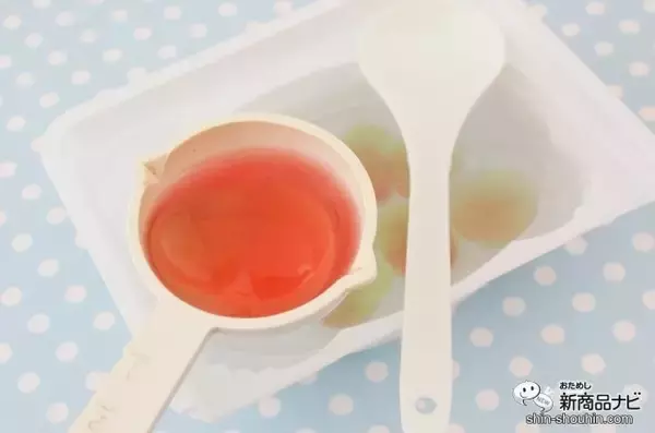 「限定フレーバーが新登場！ 実験みたいなふしぎな体験ができる知育菓子Ⓡ『つかめる！ふしぎ玉 スイカ味＆メロン味』をやってみよう！」の画像