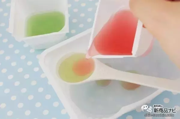 「限定フレーバーが新登場！ 実験みたいなふしぎな体験ができる知育菓子Ⓡ『つかめる！ふしぎ玉 スイカ味＆メロン味』をやってみよう！」の画像