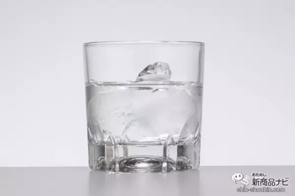 「ロックでも炭酸割りでも美味い！ すっきり飲みやすい、夏季限定『薩州 赤兎馬 20度』は暑い夏にオススメな焼酎」の画像