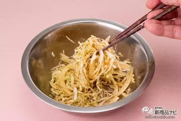 「映画「天気の子」登場のチキンラーメンサラダが現実に!?『チキンラーメン キャベサラダ あっさり香味醤油味 3食パック』を実食！」の画像