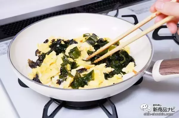 「用意するのはたまご3個だけ!? 理研ビタミン『わかめときくらげの玉子炒めの素』でパパっと一品！」の画像