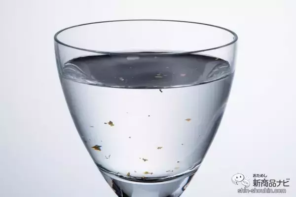 「記念日に金箔舞う特別な本格芋焼酎『福金山 金箔入り』で、大切な人とお家で乾杯！」の画像