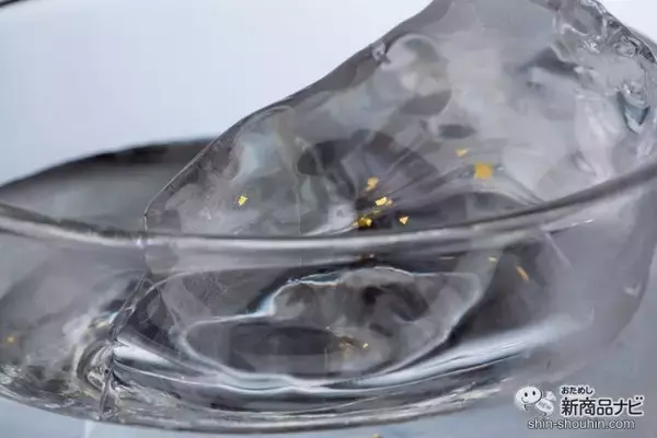 「記念日に金箔舞う特別な本格芋焼酎『福金山 金箔入り』で、大切な人とお家で乾杯！」の画像