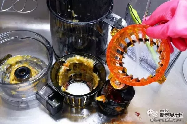 「食材をそのまま投入できるジューサー『ヒューロムスロージューサー H-200』 でジュース習慣がもっと手軽に！」の画像