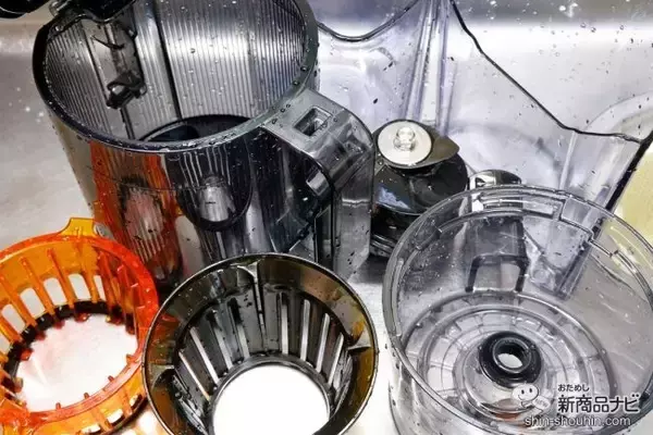 「食材をそのまま投入できるジューサー『ヒューロムスロージューサー H-200』 でジュース習慣がもっと手軽に！」の画像