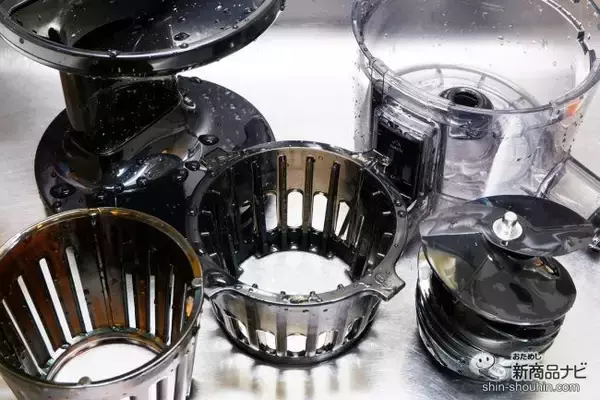 「組み立てと洗浄が簡単！ 初めてでも使いやすい『ヒューロム スロージューサー アドバンスド100』でおいしいジュース生活を」の画像