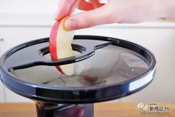 「組み立てと洗浄が簡単！ 初めてでも使いやすい『ヒューロム スロージューサー アドバンスド100』でおいしいジュース生活を」の画像