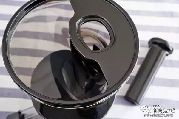 「組み立てと洗浄が簡単！ 初めてでも使いやすい『ヒューロム スロージューサー アドバンスド100』でおいしいジュース生活を」の画像