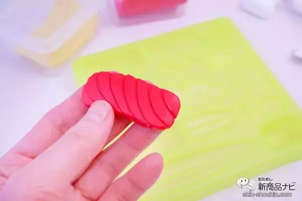 「まるでホンモノみたい!? 『シリコンねんど おすしやさんセット』でおうち時間にお寿司屋さんになりきって遊ぼう」の画像