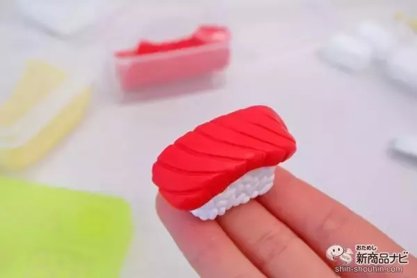 「まるでホンモノみたい!? 『シリコンねんど おすしやさんセット』でおうち時間にお寿司屋さんになりきって遊ぼう」の画像