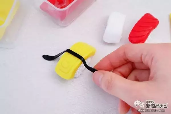 「まるでホンモノみたい!? 『シリコンねんど おすしやさんセット』でおうち時間にお寿司屋さんになりきって遊ぼう」の画像