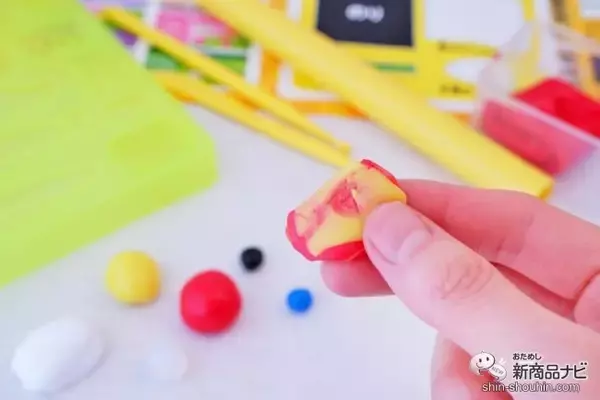 「まるでホンモノみたい!? 『シリコンねんど おすしやさんセット』でおうち時間にお寿司屋さんになりきって遊ぼう」の画像