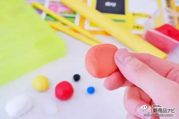 「まるでホンモノみたい!? 『シリコンねんど おすしやさんセット』でおうち時間にお寿司屋さんになりきって遊ぼう」の画像