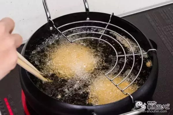 「素材の味をそのままぎゅっ！ じゃがいもの優しい甘さを堪能できる『北海道産きたあかりのコロッケ』を食レポ」の画像
