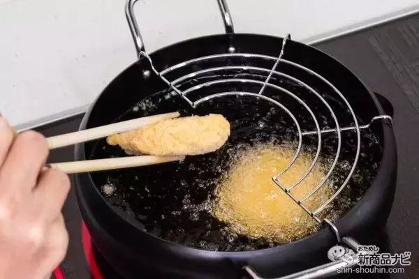 「素材の味をそのままぎゅっ！ じゃがいもの優しい甘さを堪能できる『北海道産きたあかりのコロッケ』を食レポ」の画像