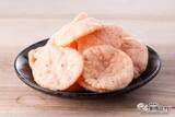 「家飲みにぴったり◎ 「しみわたるえびせん」から第３弾『しみわたるえびせん焼き塩でどうぞ味』が新登場！」の画像6