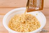 「インパクト・ファースト！『日清焼そばU.F.O. 白い濃い濃い濃厚ソース』を通常版と食べ比べてわかったこと」の画像12