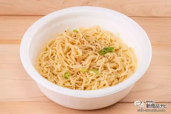 「インパクト・ファースト！『日清焼そばU.F.O. 白い濃い濃い濃厚ソース』を通常版と食べ比べてわかったこと」の画像