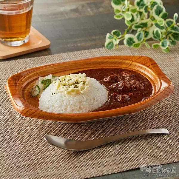 「『ファミリーマート・今週の新商品』自宅で食べる至福の洋食弁当「やわらかビーフと野菜とけこむ　コクが自慢の欧風カレー」ほか」の画像