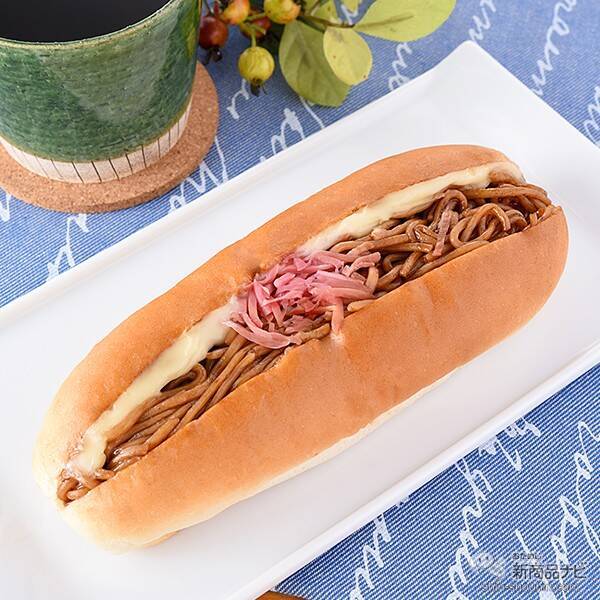 『ファミリーマート・今週の新商品』パン生地ボリュームアップ！「FAMIMA BAKERY（ファミマベーカリー）」のコッペパンリニューアル！