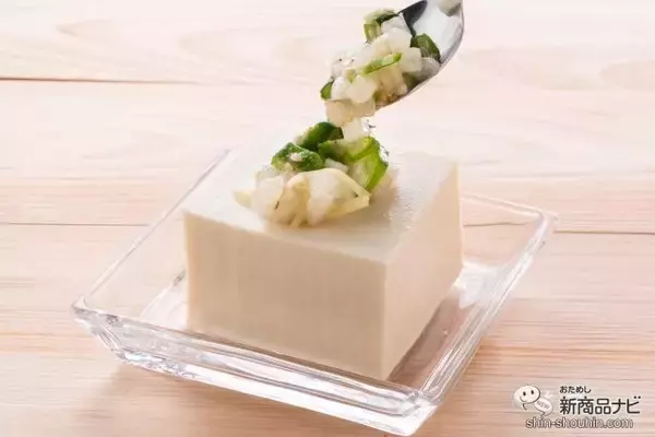 「さっぱり味が暑い季節にぴったり！ 『ぶっかけオクラ』を豆腐にのせておためししてみた！」の画像