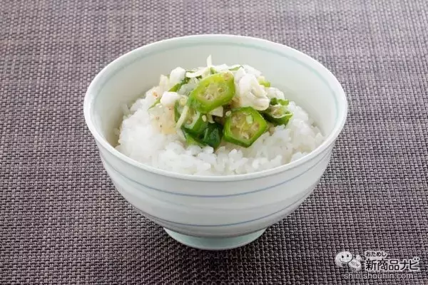 「さっぱり味が暑い季節にぴったり！ 『ぶっかけオクラ』を豆腐にのせておためししてみた！」の画像