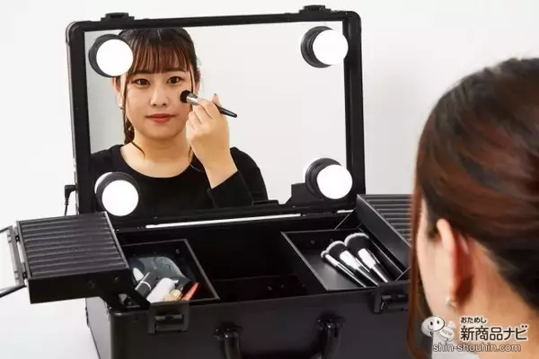 「どこでもドレッサーに!? 『LEDライト付きメイクアップミラーコスメBOX』の魅力に迫る！」の画像