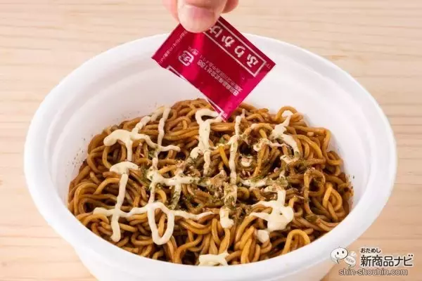 「“汁なし”日清夏めんトリオ『カップヌードル 旨辛カルビ味焼そば/日清の汁なしどん兵衛 スパイシーカレー焼うどん/日清焼そばU.F.O. お好み焼味焼そば』」の画像