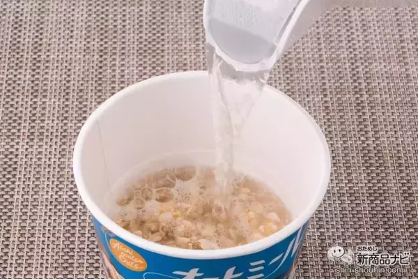 「【腸活&ダイエットにおすすめ】お湯を注いで1分！素材の旨みたっぷりの旭松食品『オートミール 海人の藻塩』 はヘルシーなのに満腹感あり」の画像