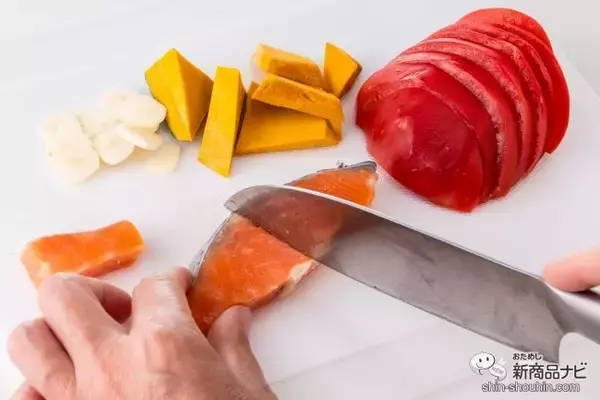 「ニオイ移りや汚れとさよなら！ 『銀イオン配合 抗菌まな板シート』をシーンによって活用しよう！ 使い捨てなので衛生面も◎」の画像