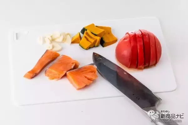 「ニオイ移りや汚れとさよなら！ 『銀イオン配合 抗菌まな板シート』をシーンによって活用しよう！ 使い捨てなので衛生面も◎」の画像